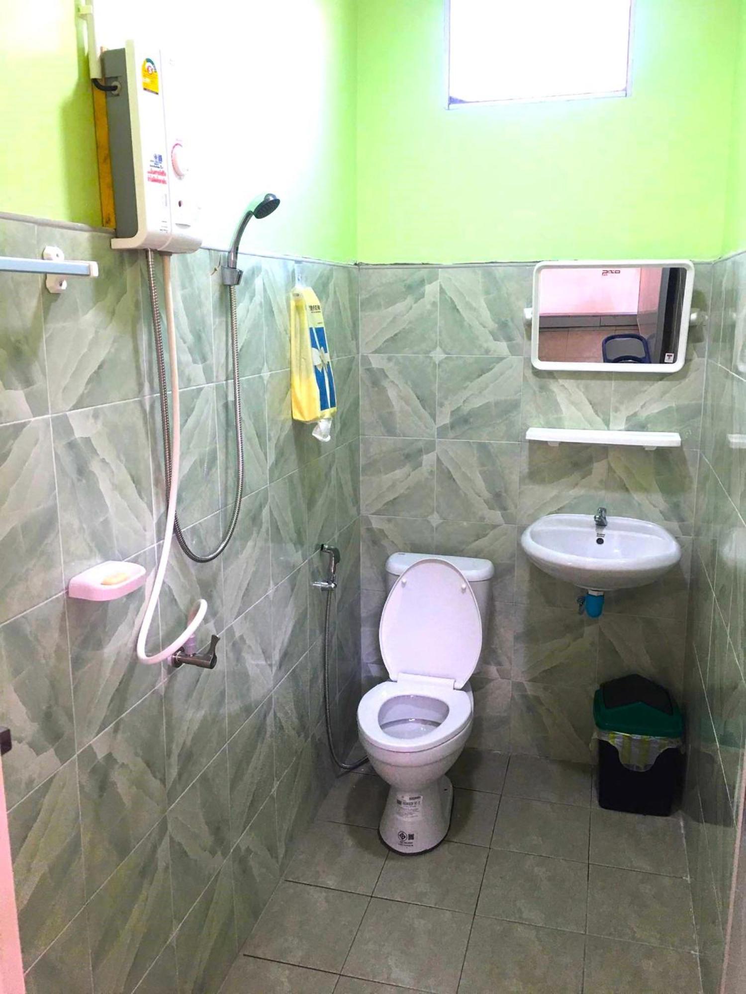 World Citizen Guesthouse Baan Tai Bagian luar foto
